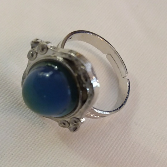 Vintage oval mood ring - Picture 3 of 4